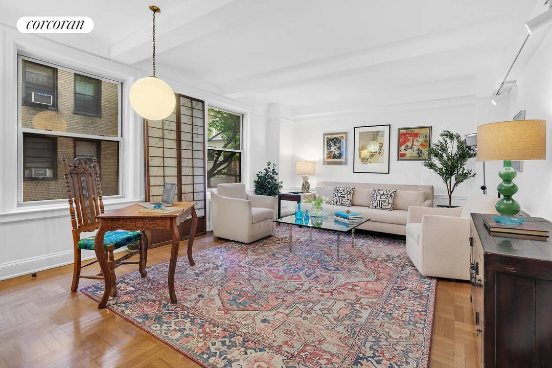 Apartment 4E is a beautiful and highly flexible 6 room home in a prime Upper West Side location.