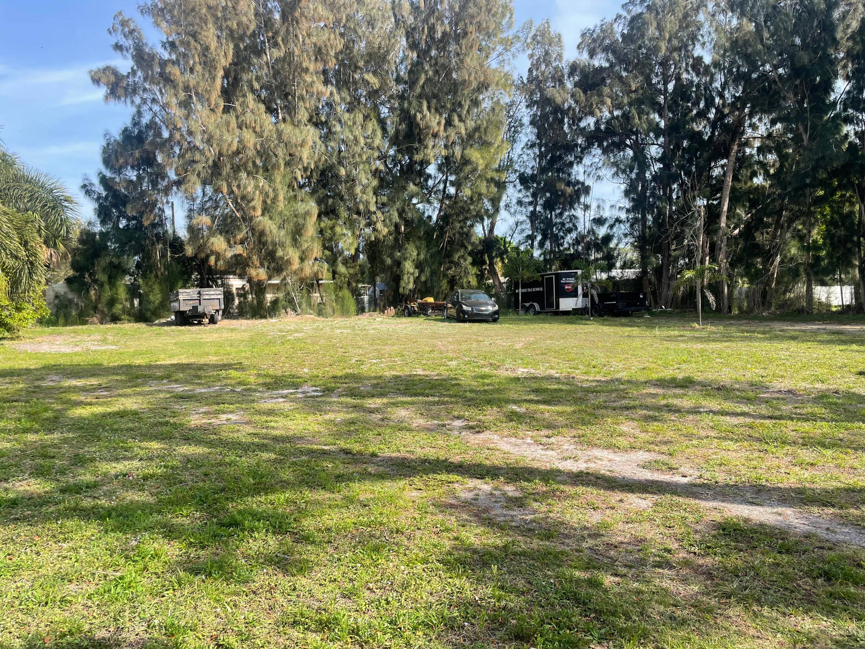 Great Location Quiet and Nice Neighborhood Beautiful Beaches just a few Minutes Away Including, Hospital.