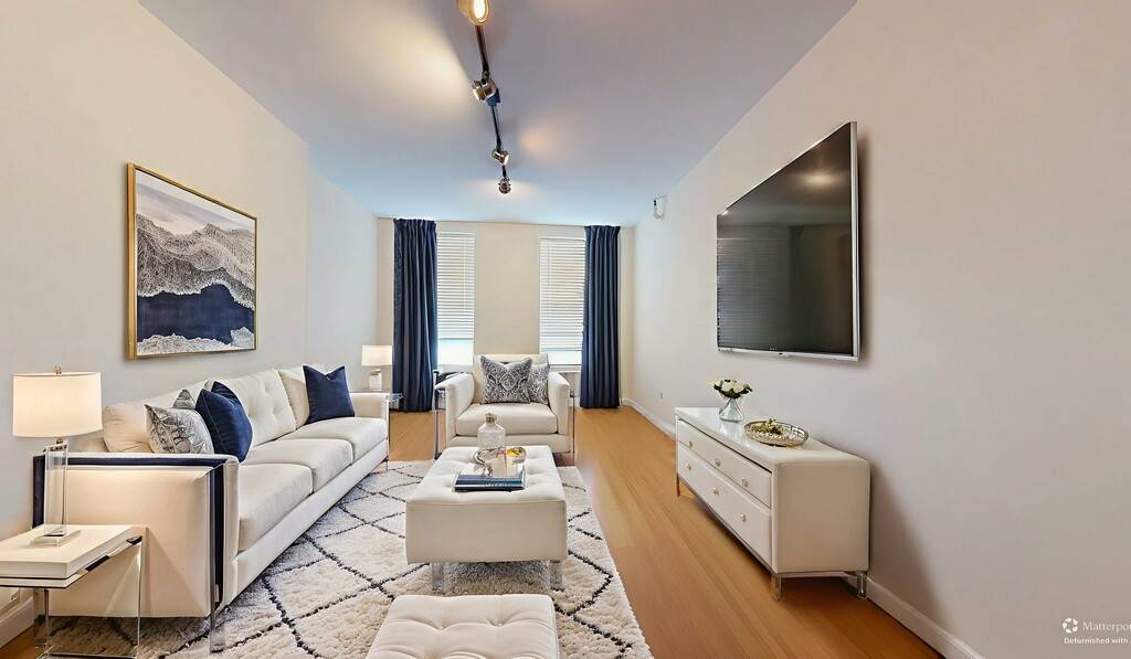 VIRTUAL TOURS AVAILABLE ZONING UPGRADE OneLIC INVESTMENT OR REDEVELOPMENT OPPORTUNITY MIXED USE FIVE UNIT BUILDING Located in the heart of Hunters Point with frontage on Vernon Boulevard, this mixed use ...