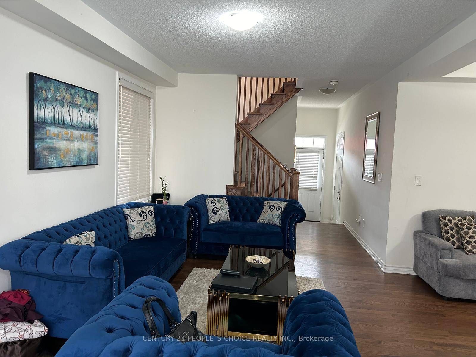 Welcome to this gorgeous Sherkston model in Milton's desirable Ford community.