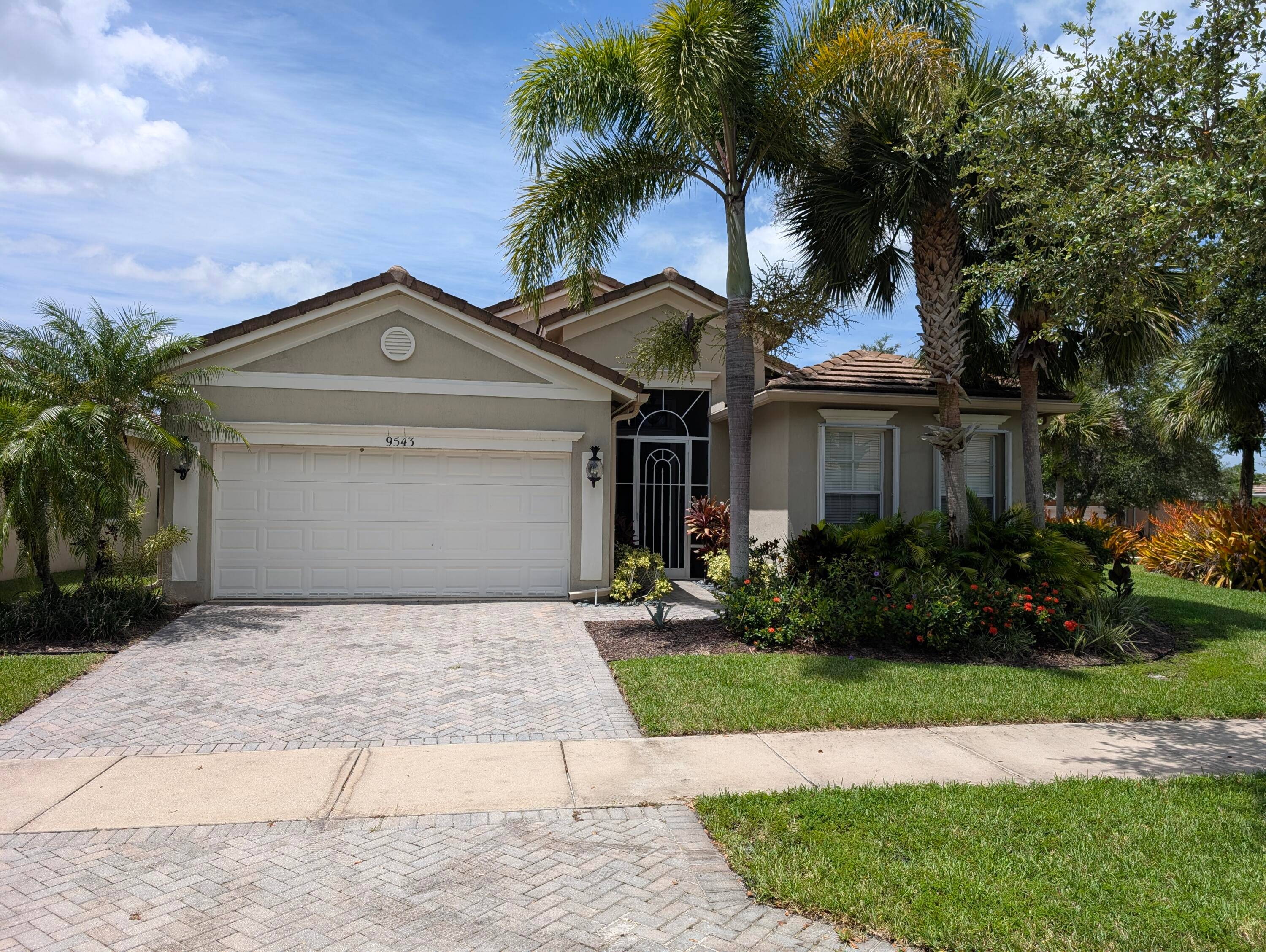 THIS POPULAR PLANTATION MODEL HOME SITUATED ON PREMIER CORNER LOT WITH LUSH LANDSCAPING IS READY FOR ITS NEW OWNERS.
