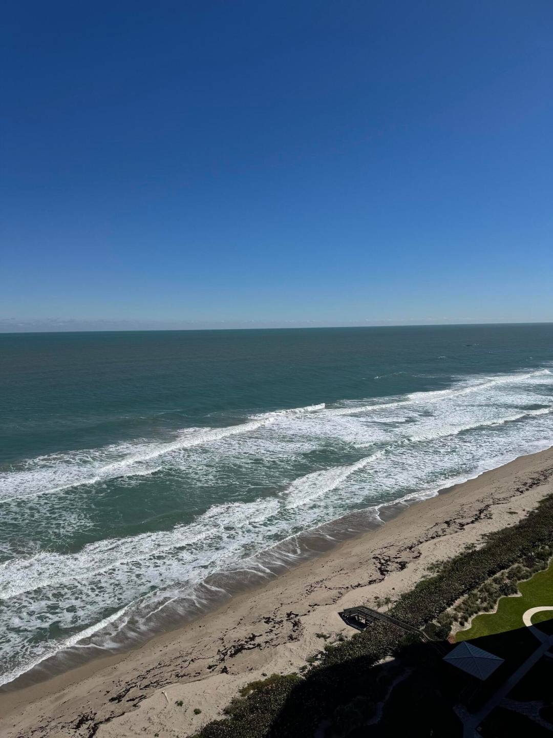 PENTHOUSE VIEWS ! Seasonal rental 2027 !