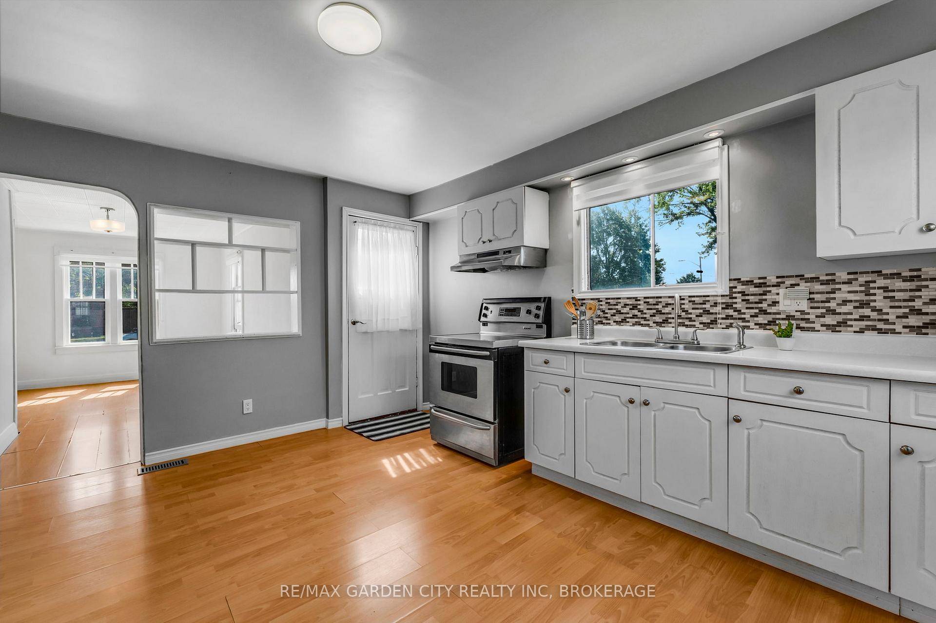 Unique hip style roofline construction in sought after Welland south, this 1.
