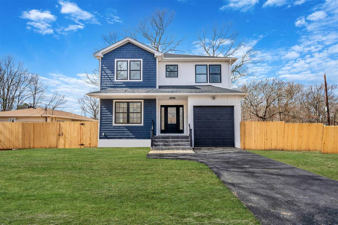 Welcome home to this stunning brand new construction !
