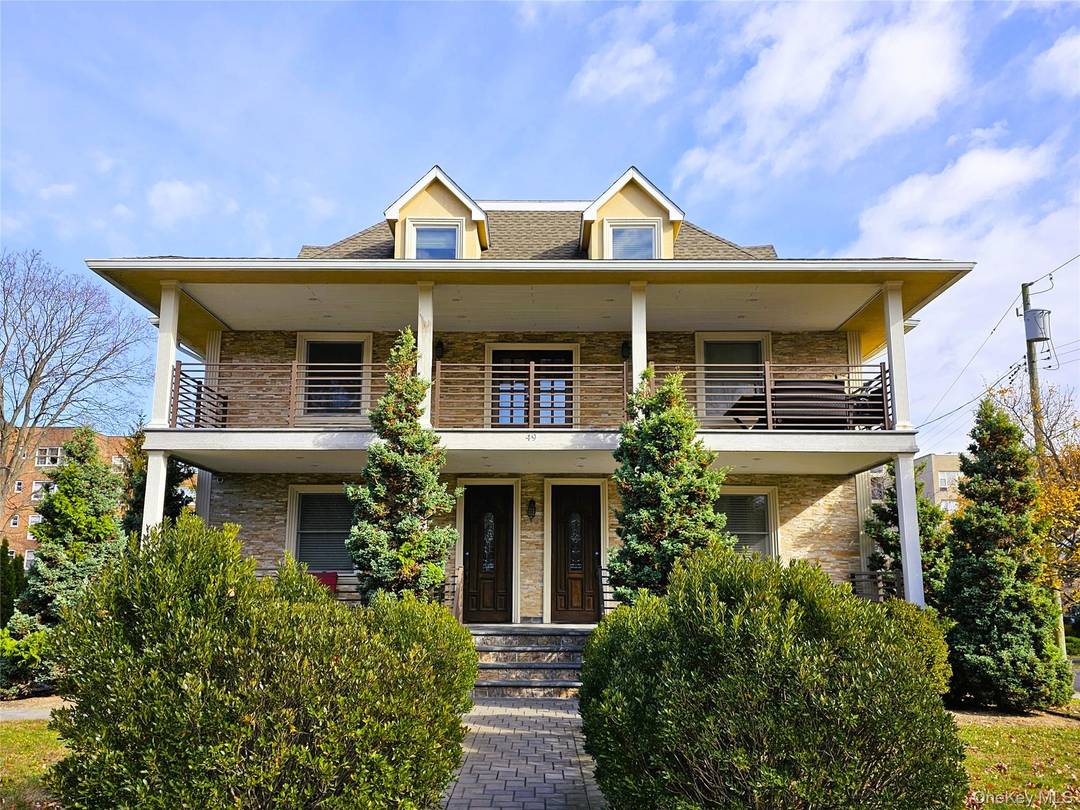 3000 SQFT spacious unit of a 2 Family house near the center of the city of White Plains.