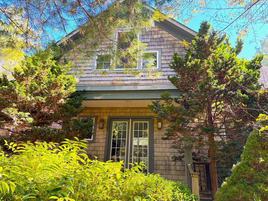 Beautiful, Private and Convenient in Nw Woods