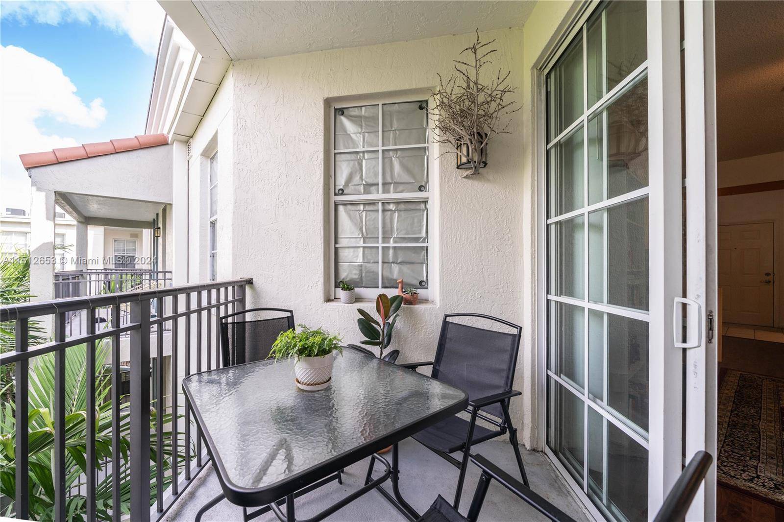 BEAUTIFUL CORNER UNIT IN SOLE, 2 2 WITH BALCONY OVERLOOKING GARDEN AND COURTYARD.