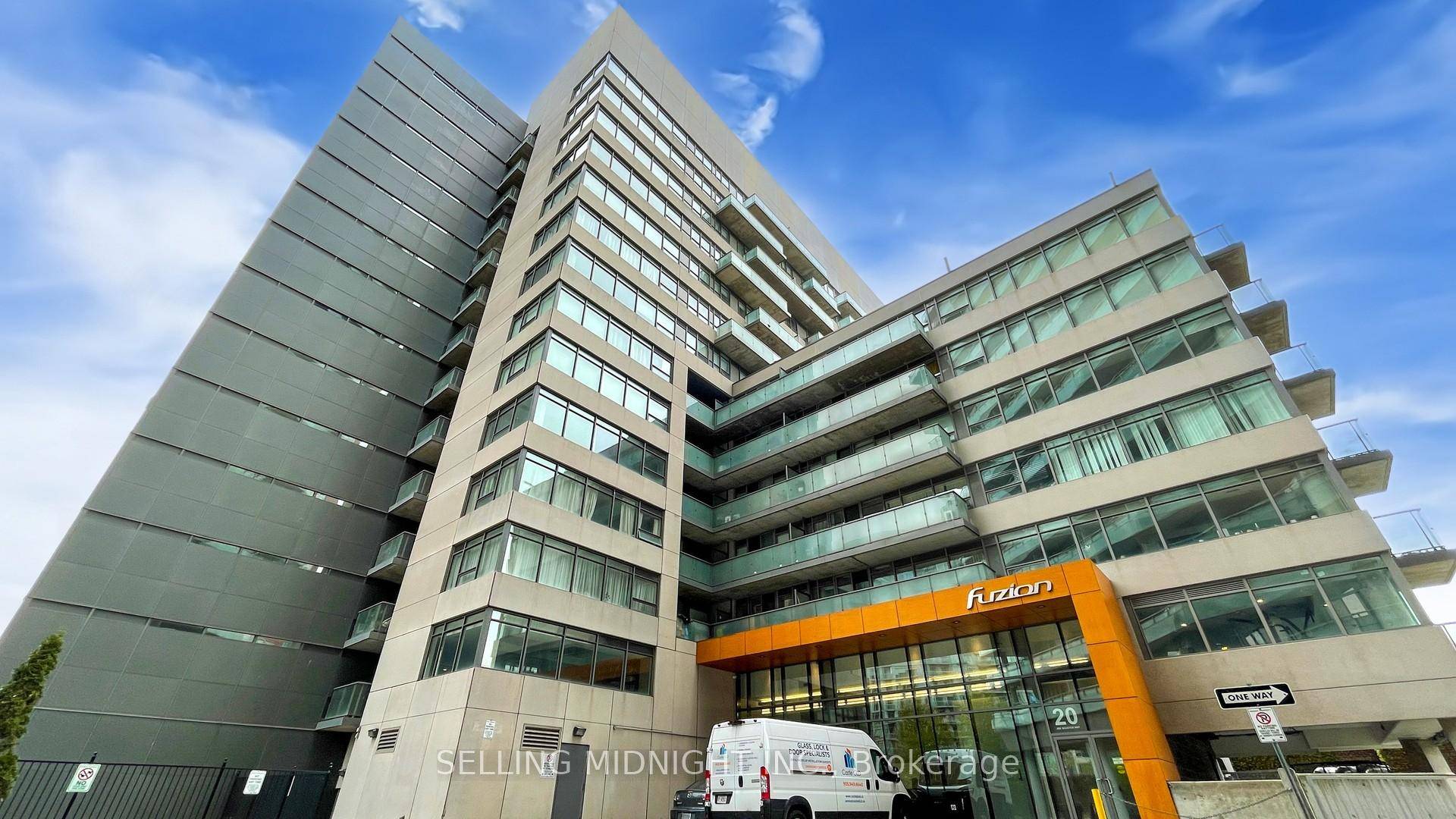 Penthouse 1 Bedroom Condo With Stunning City And Lake Views.