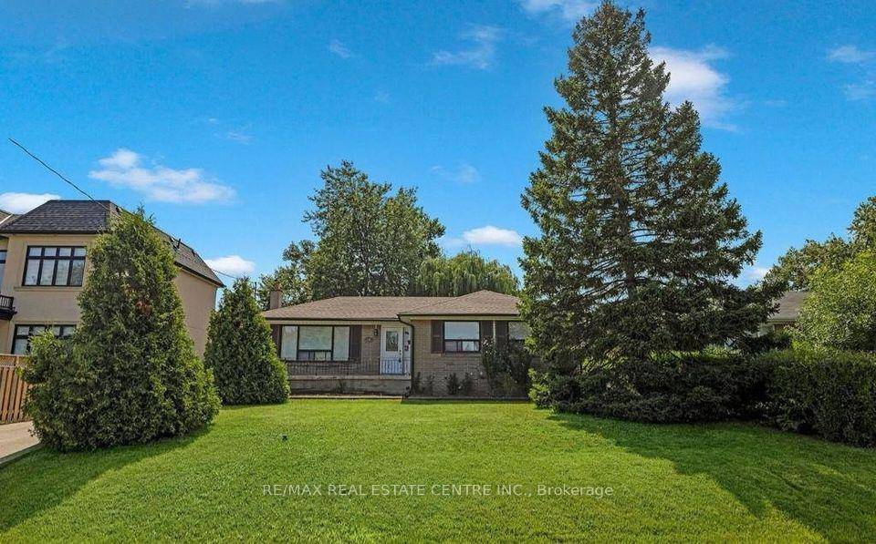 Explore this fully renovated one bedroom suite, providing convenient access to highways and public transportation.