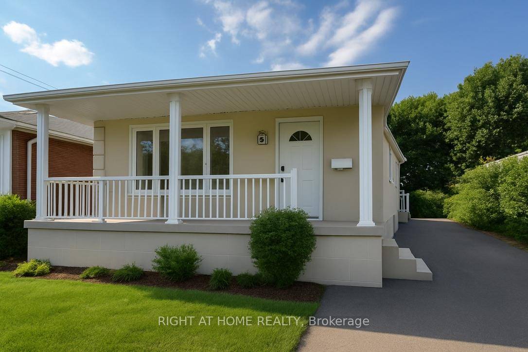 Welcome to this beautifully updated detached bungalow in the highly sought after Bathurst Manor community !