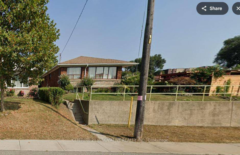 Welcome to this beautiful detached house located in Scarborough.