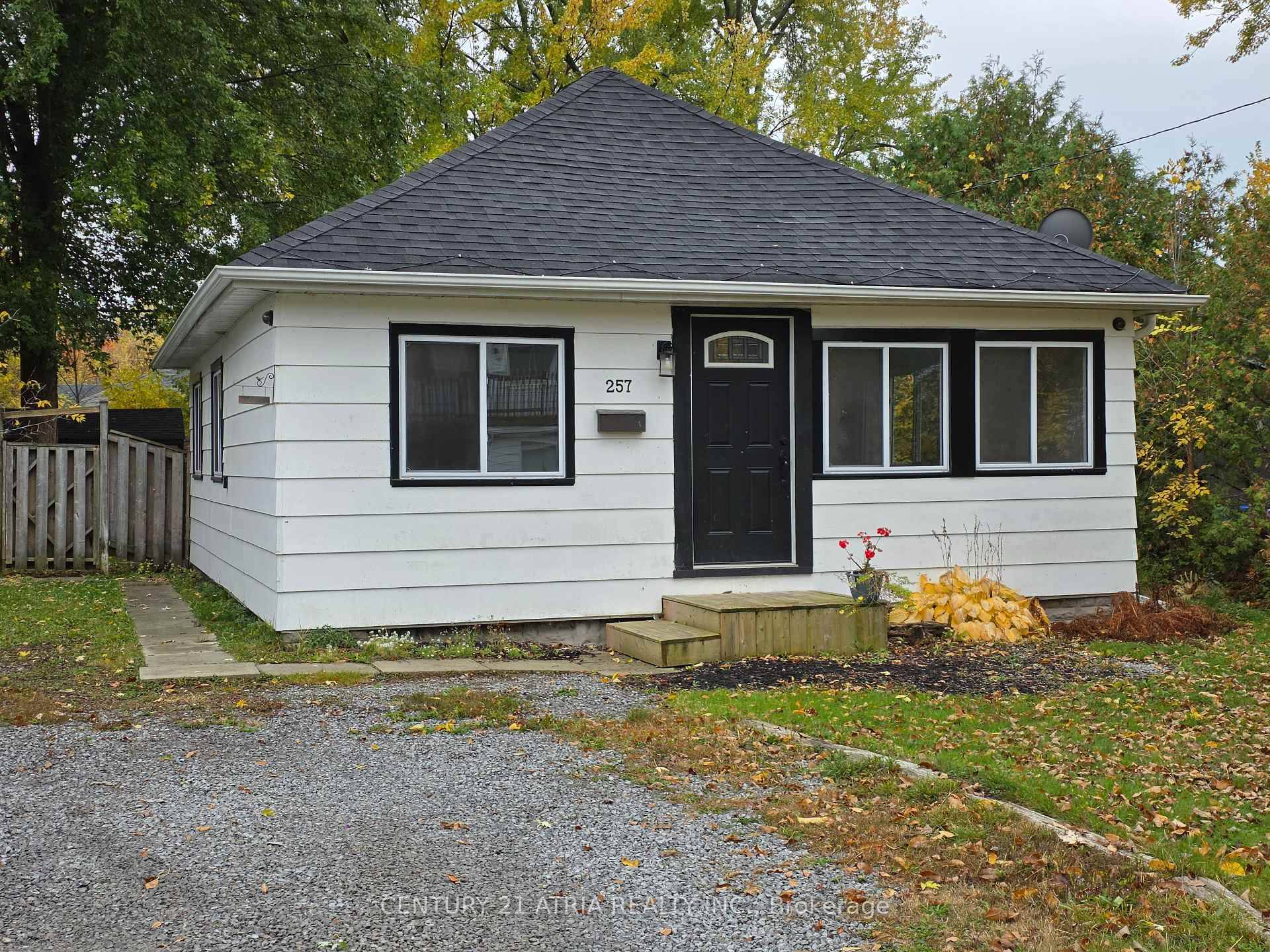 Renovated 3 Bedroom Bungalow In A Family Friendly Neighbourhood.
