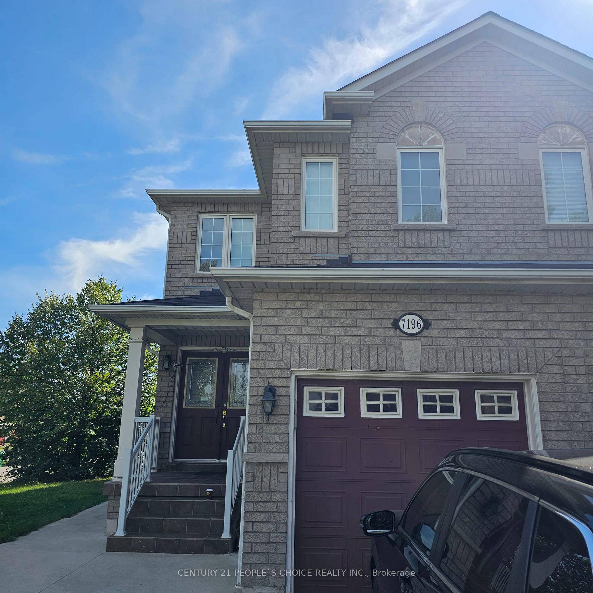 Absolutely Gorgeous, Corner Semi Detached 3 Good Size Br, Right In The Top Location Of Mississauga, Min To Highway Walking Distance To All The Amenities Grocery Stores Banks Gas Stnt ...