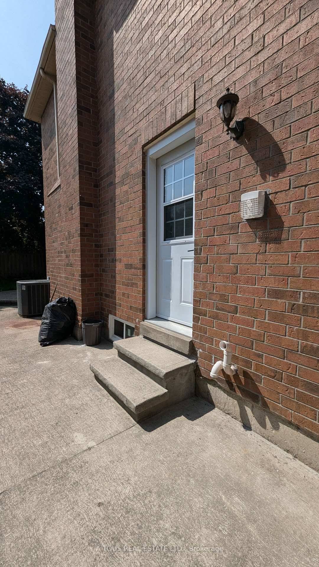 Stop Searching ! Come and see this Beautiful 2 bdrm apt unit in a desirable area of Fletcher Creek and call it HOME !
