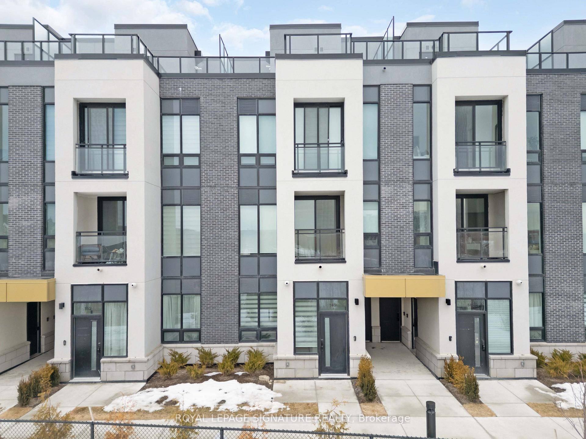 Luxury Ground Level Condo Townhouse Bright amp ; Spacious Experience modern living in this beautifully designed 888 sq.