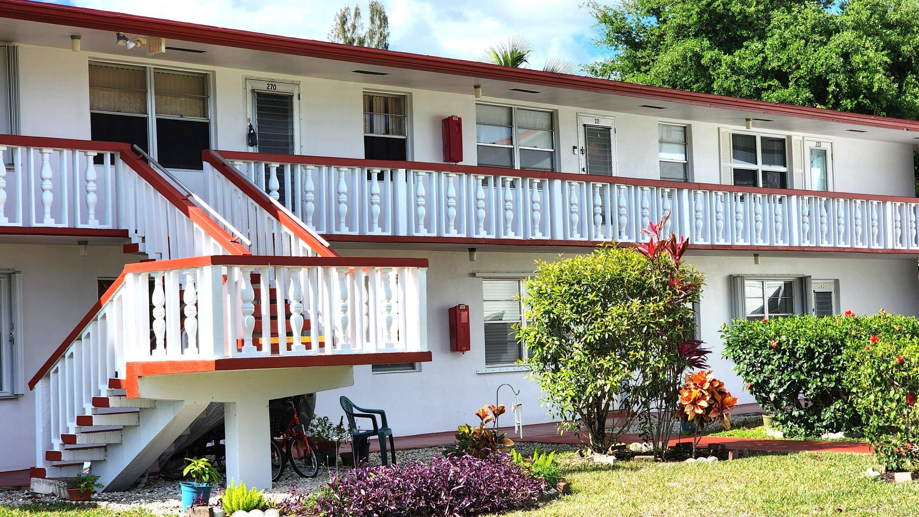 2 Bedroom 2 Bath Waterfront, with updated bathrooms and kitchen provide a bright and clean living experiience.