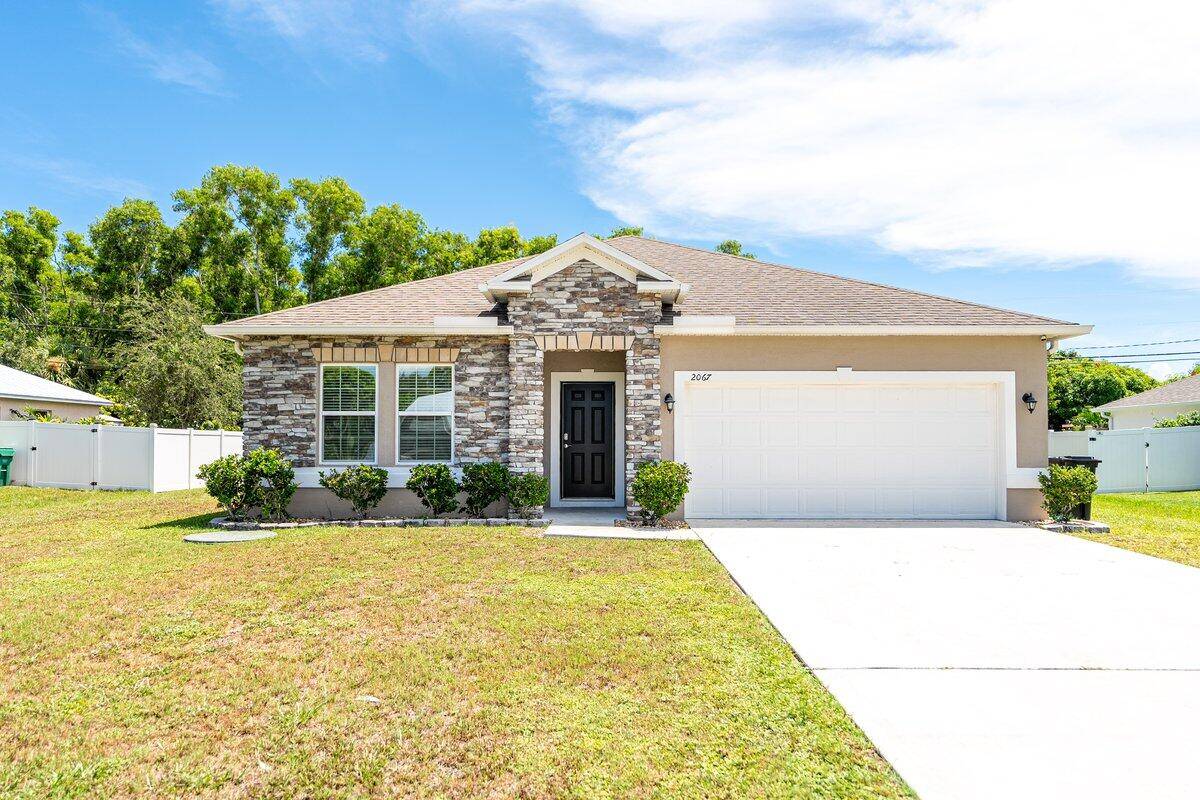 Immaculate 4 Bedroom, 2 Bath Home with Pool in Prime Location This well built 2015 Maronda home offers spacious living and is perfect for both relaxation and entertaining.