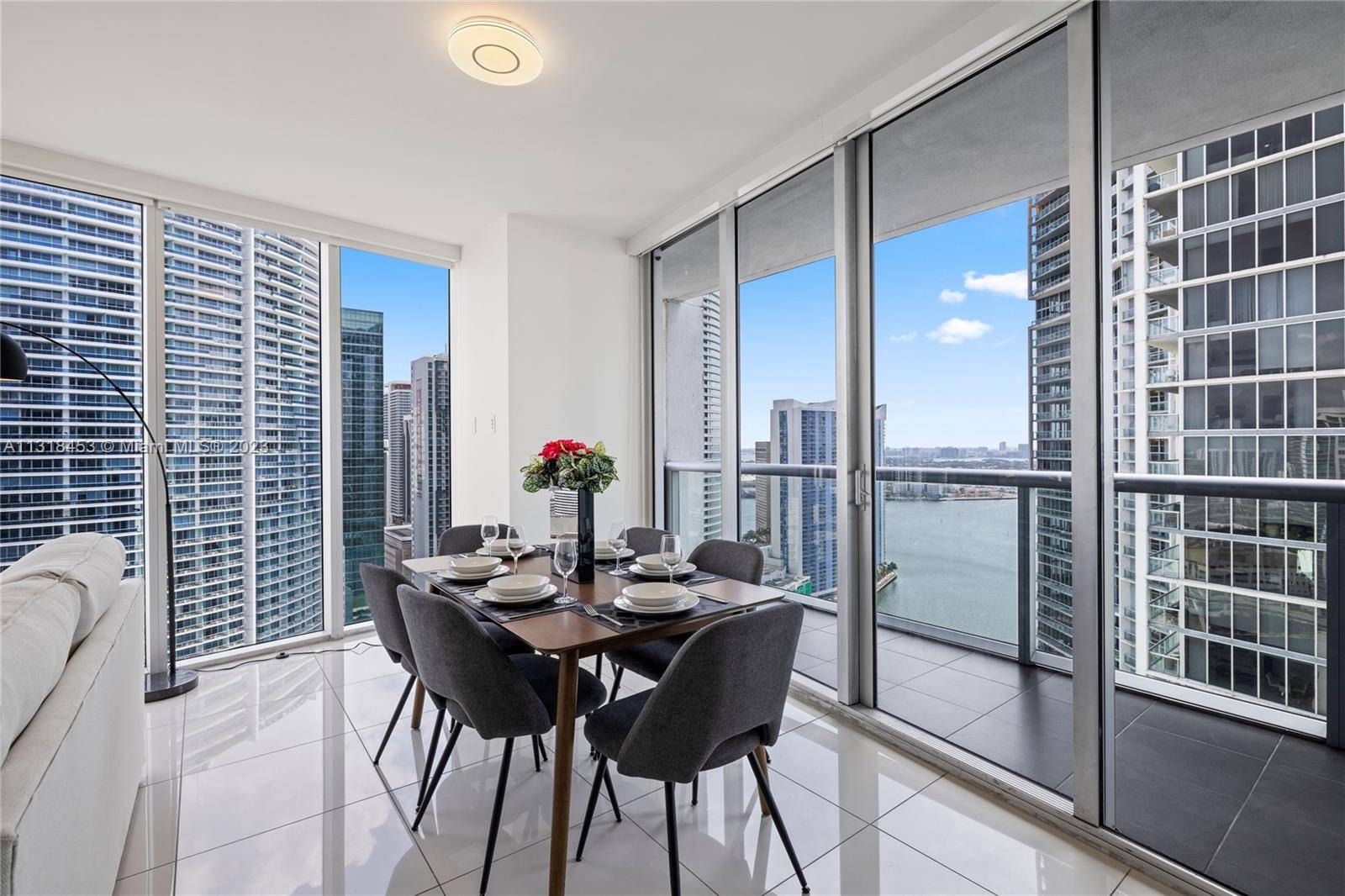 Welcome to Icon Brickell Tower 3, the most amazing corner unit with stunning views of the Biscayne Bay, Miami River and Brickell Downtown Skyline.