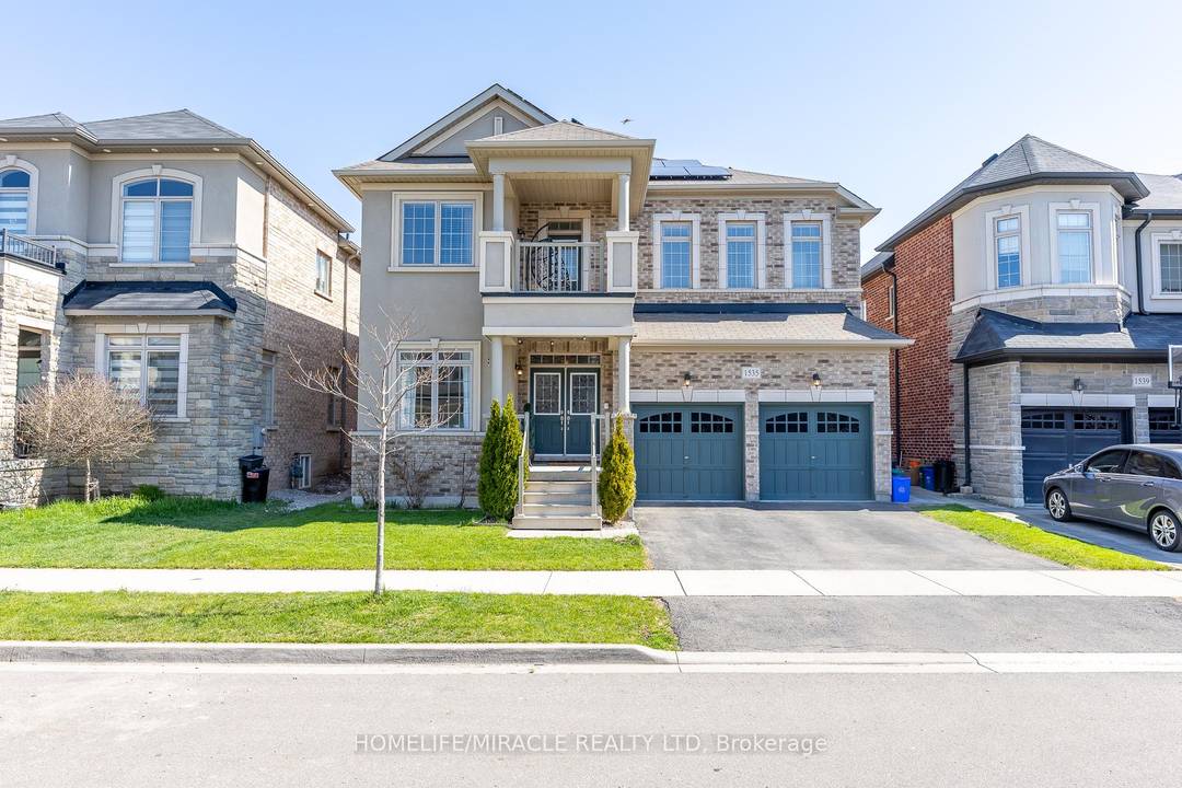 Welcome to this beautiful two storey detached home located in the Ford community of Milton.
