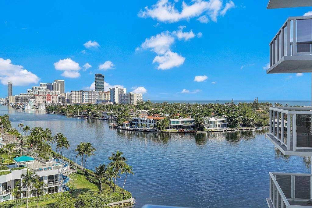 Amazing waterfront living awaits you in the heart of Aventura.