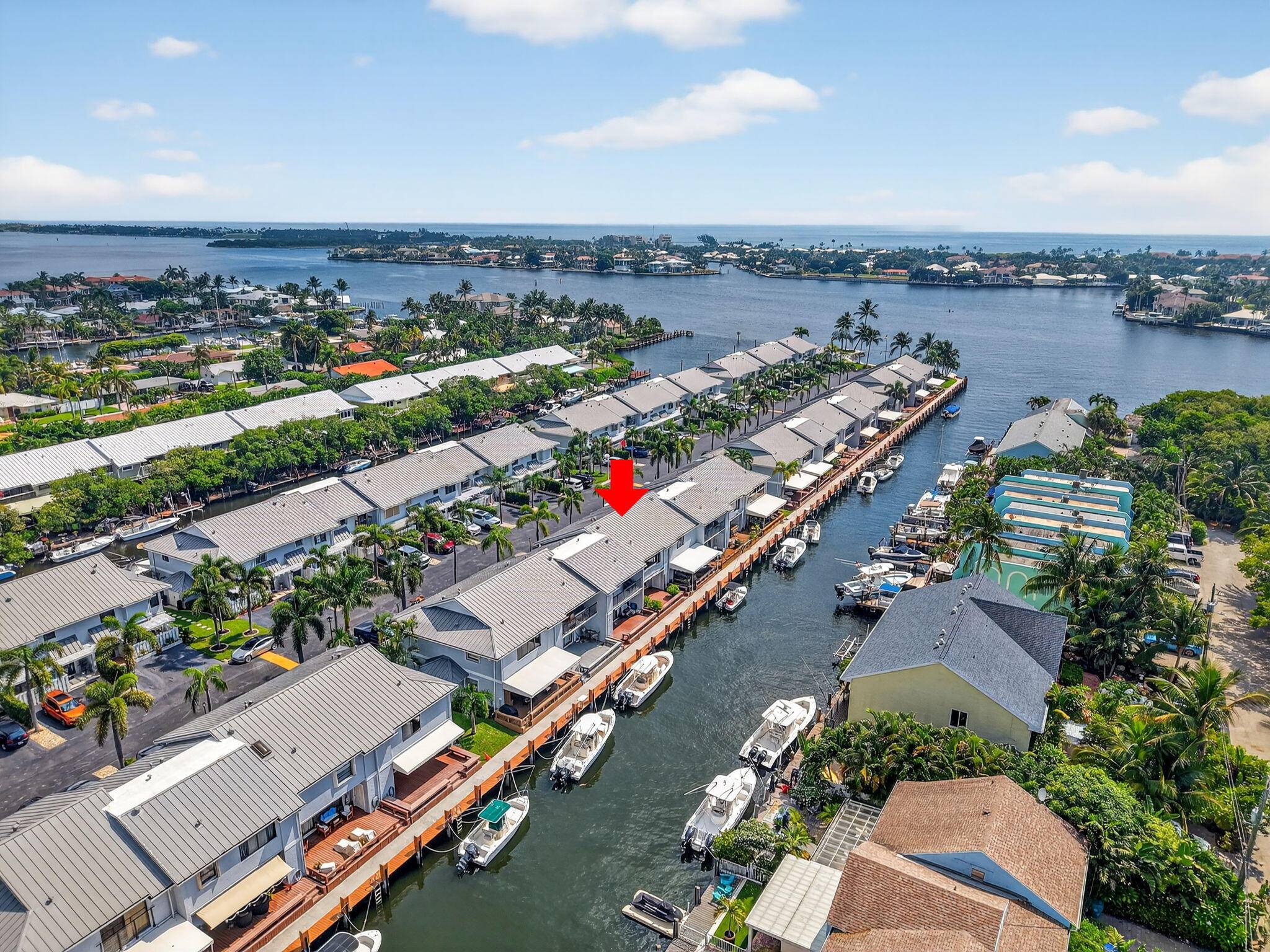 Welcome to this Beautiful Intracoastal Boating Community of Mariner Village !