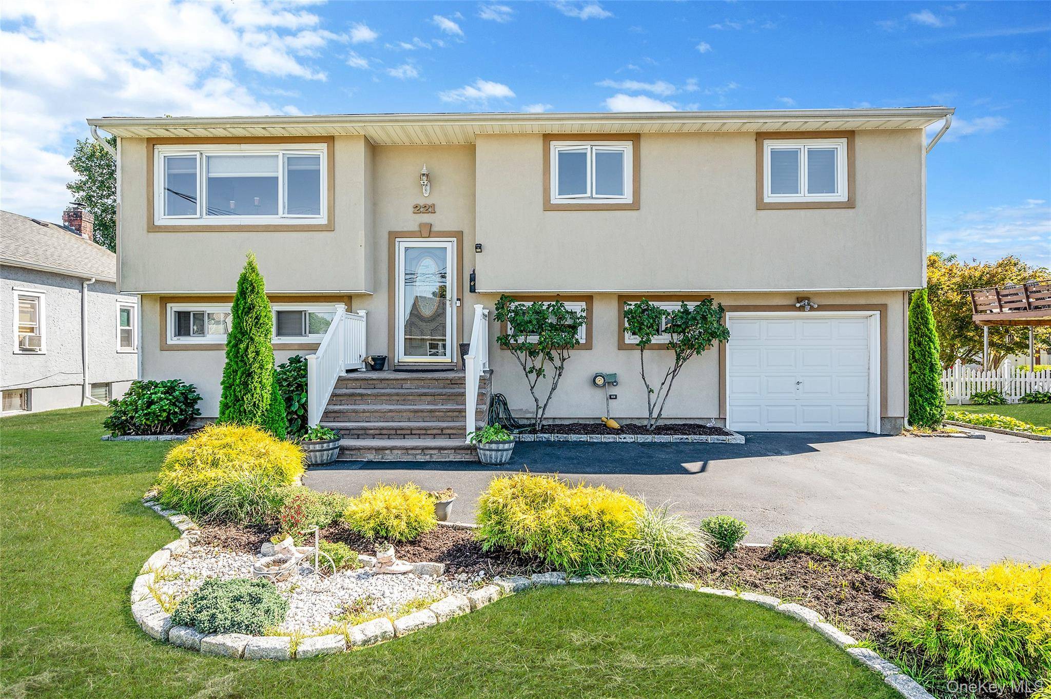 Welcome to 221 14th Street !