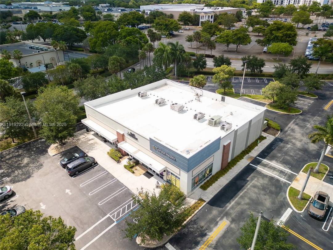 Prime investment NNN opportunity in the heart of Coral Springs !