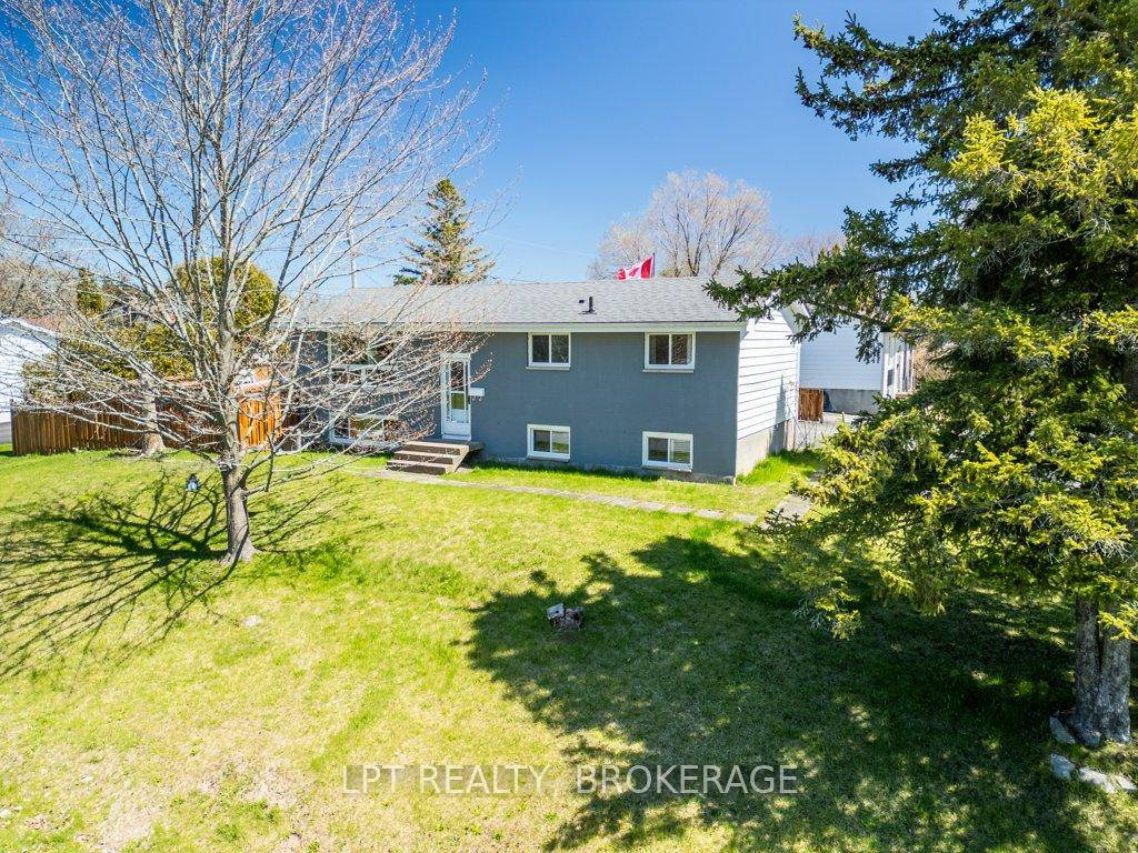 Situated in the scenic lakeside area of Amherstview, this delightful elevated bungalow offers a wonderful chance for a family to make it their new home.