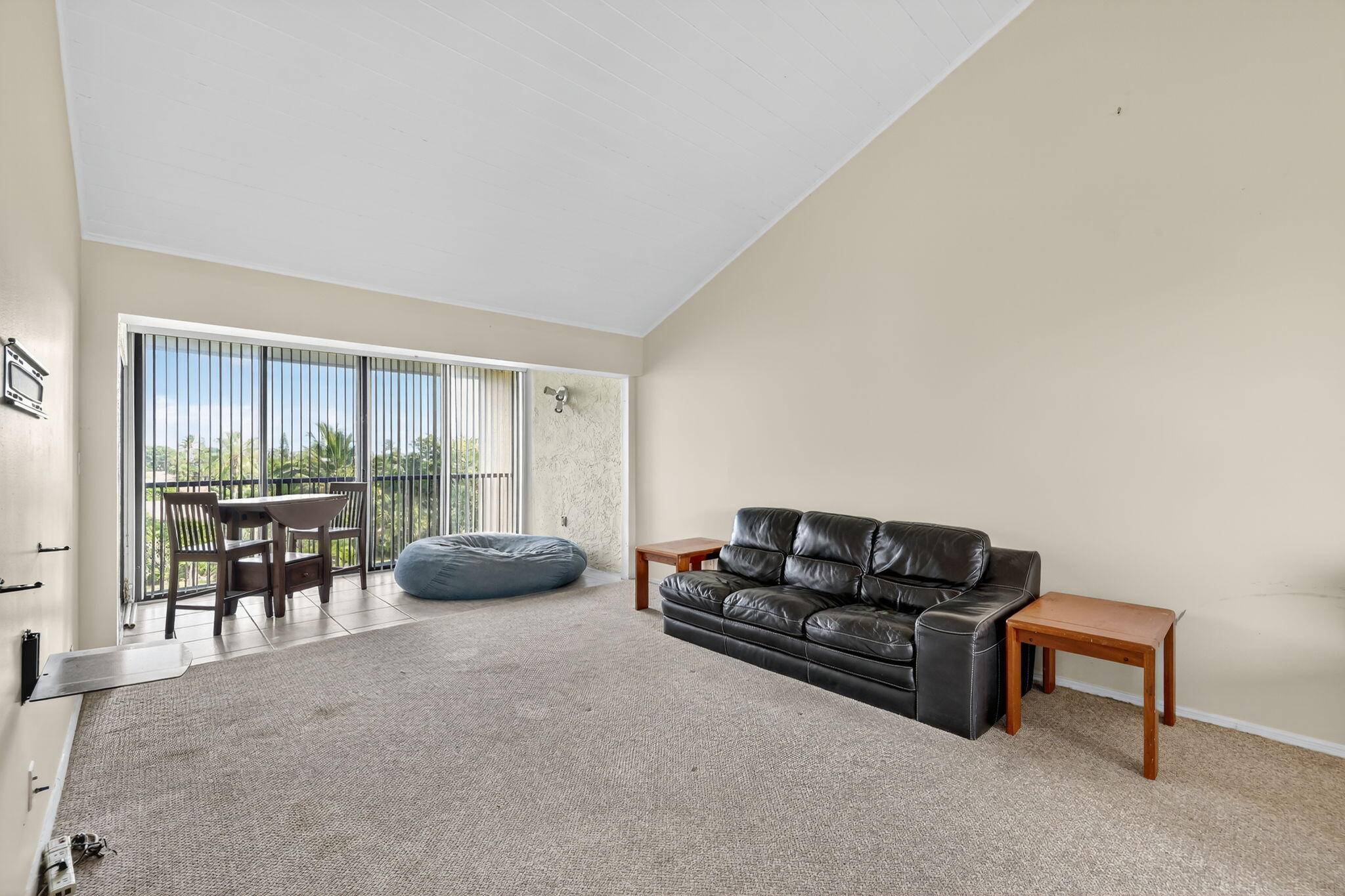 Welcome to Paradise ! 1 1 condo on the 4th floor within the desirable community of Ocean Village.