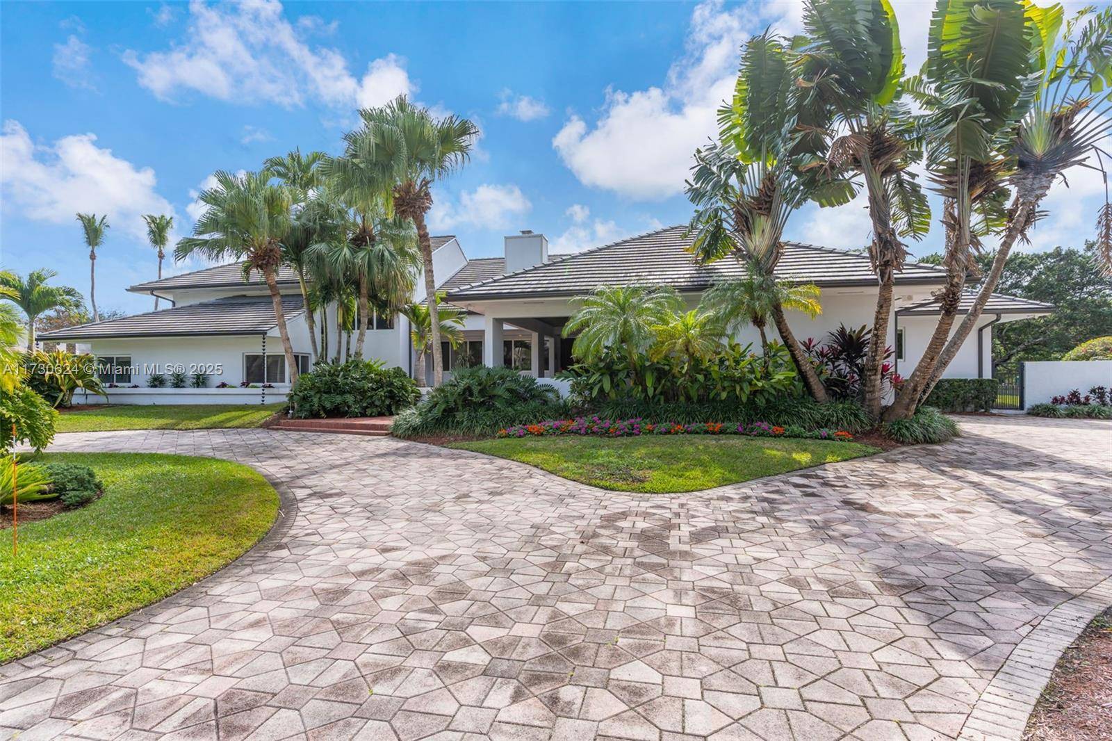 Neighboring the sought after areas of Pinecrest and East Kendall, Galloway Glen is Miami s next hidden gem to flourish !