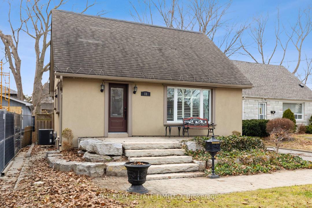 Tucked into a quiet cul de sac, this 3 bedroom, 2 bath 1 storey sits on a generous lot and offers real potential whether you're looking to move in, renovate, ...