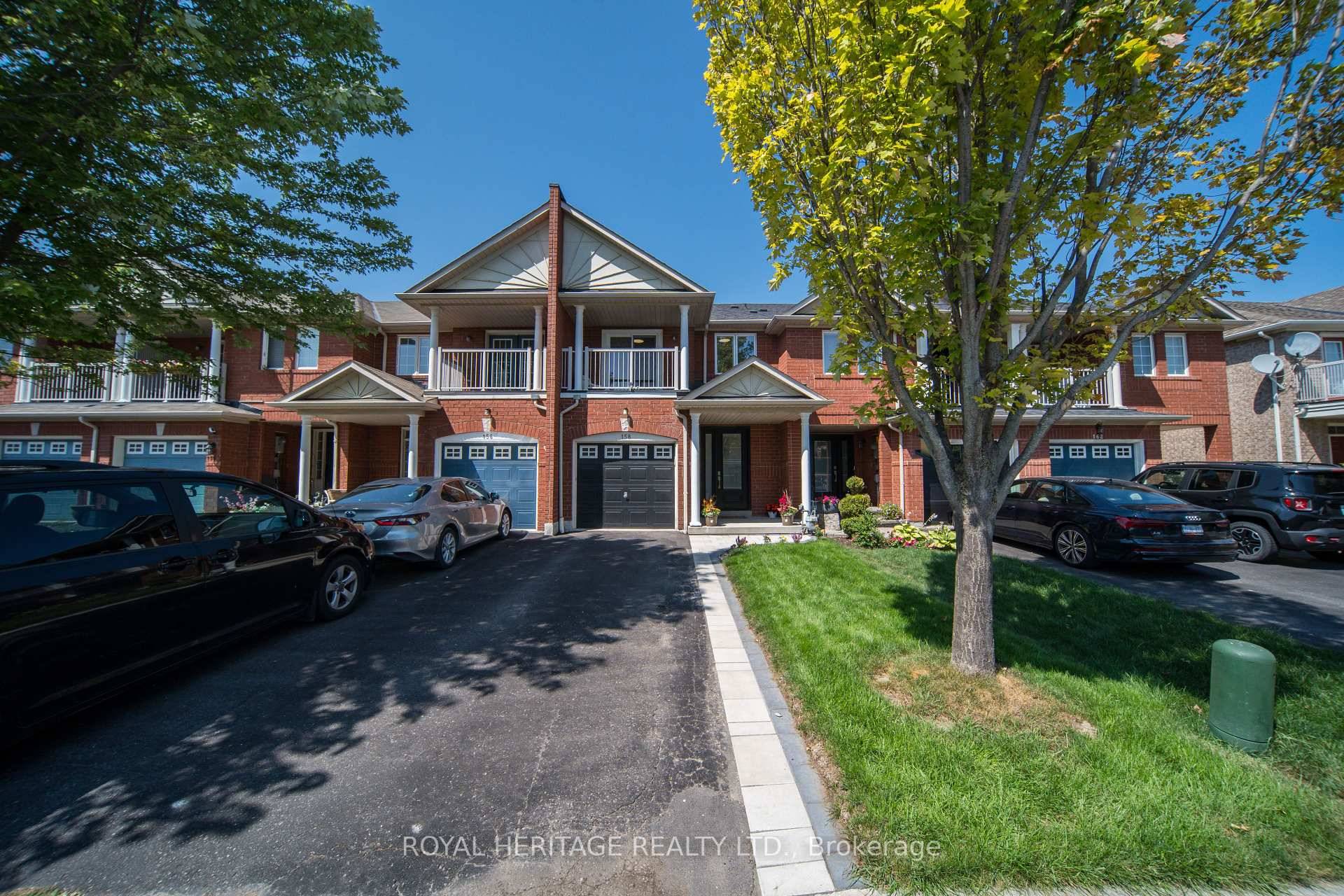 Stunning Freehold Townhome in Prime South East Ajax Location !