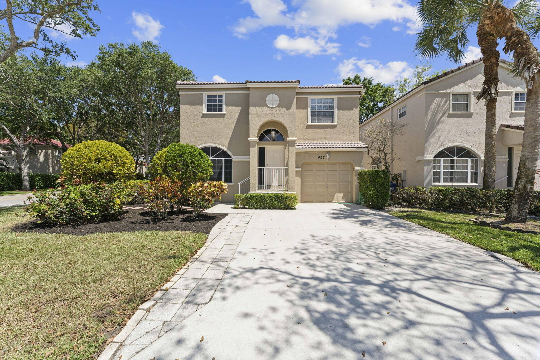 Introducing this charming single family home nestled in the coveted neighborhood of Governors Walk in Coral Springs.