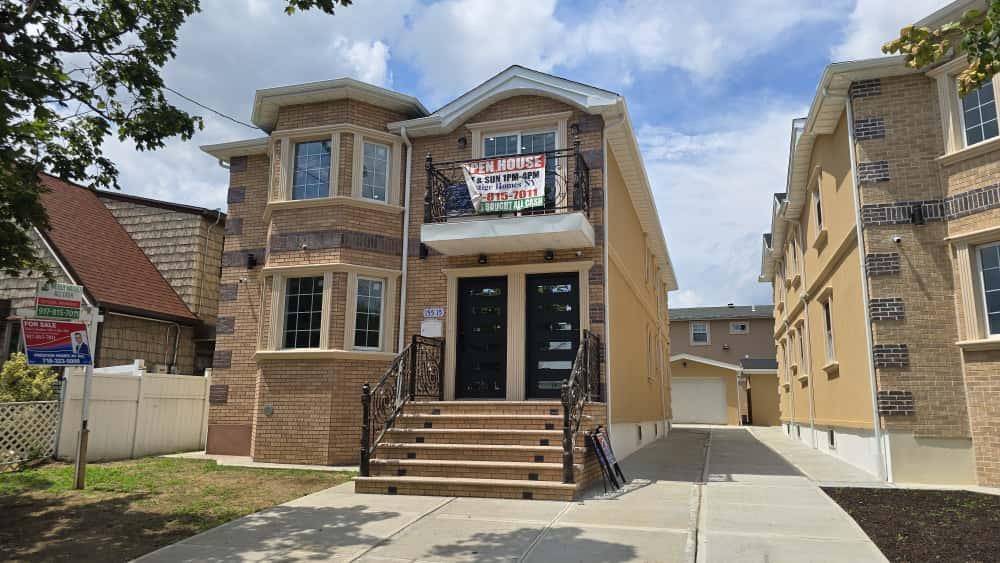 This impressive brand new construction offers an expansive 3, 000 square feet of living space excluding the basement on a desirable 40x110 lot.