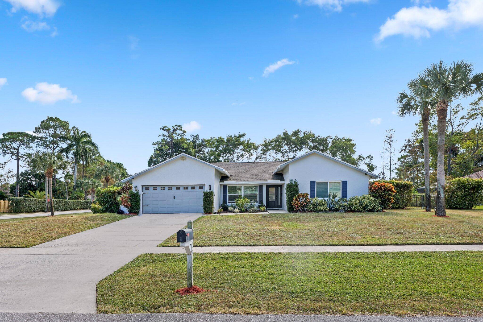 LOCATION ! LOCATION ! NO HOA.