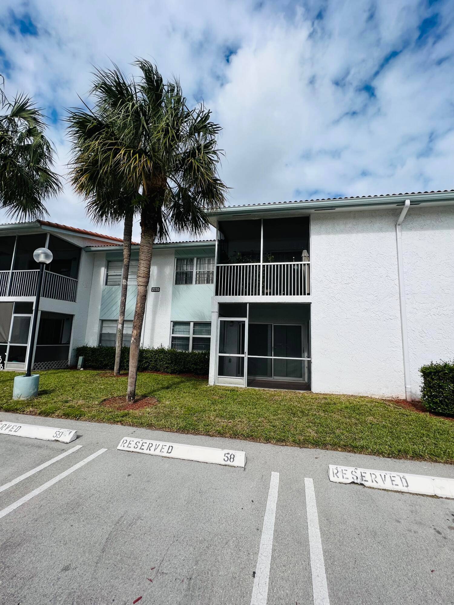 Beautiful 3 bedroom 2 bath condo centrally located in the heart of Coral Springs, just minutes from ''The Walk'' 1st floor unit with washer and dryer !