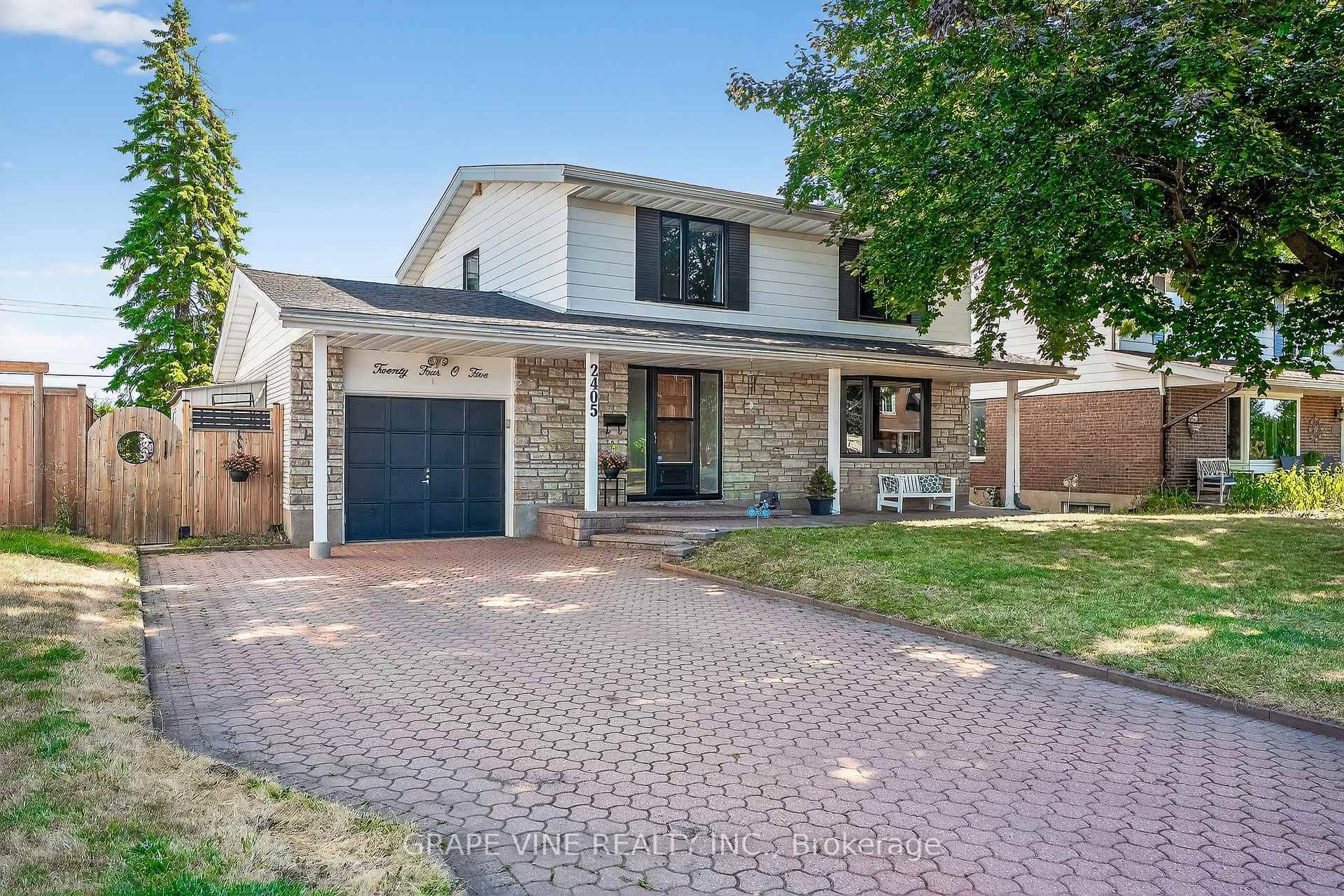 Charming 4 Bedroom Family Home in Hawthorne Meadows 2405 Dwight Crescent, Ottawa.