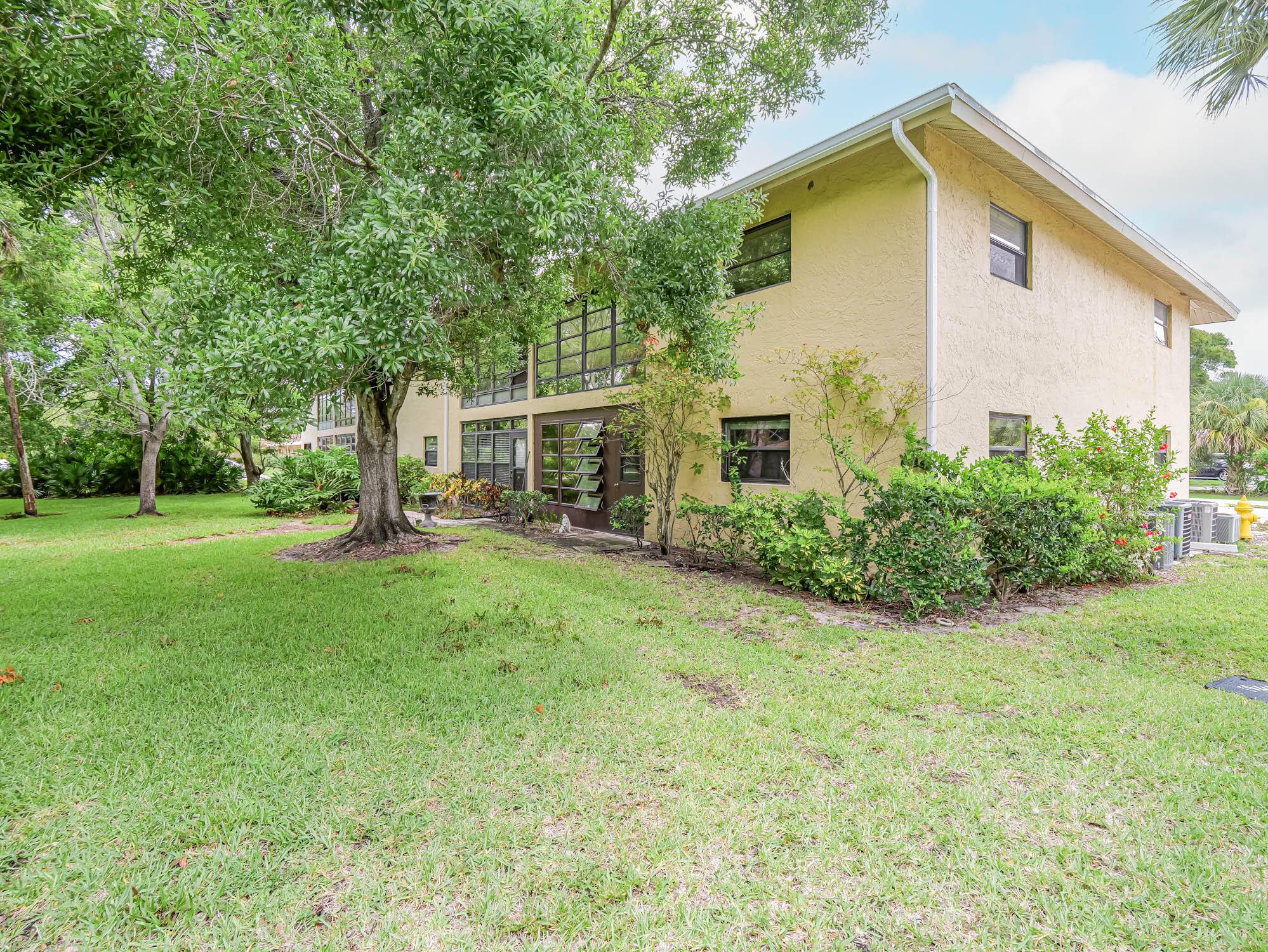 Located in the heart of Vero Beach, this ground floor, corner unit provides easy accessibility and natural light.