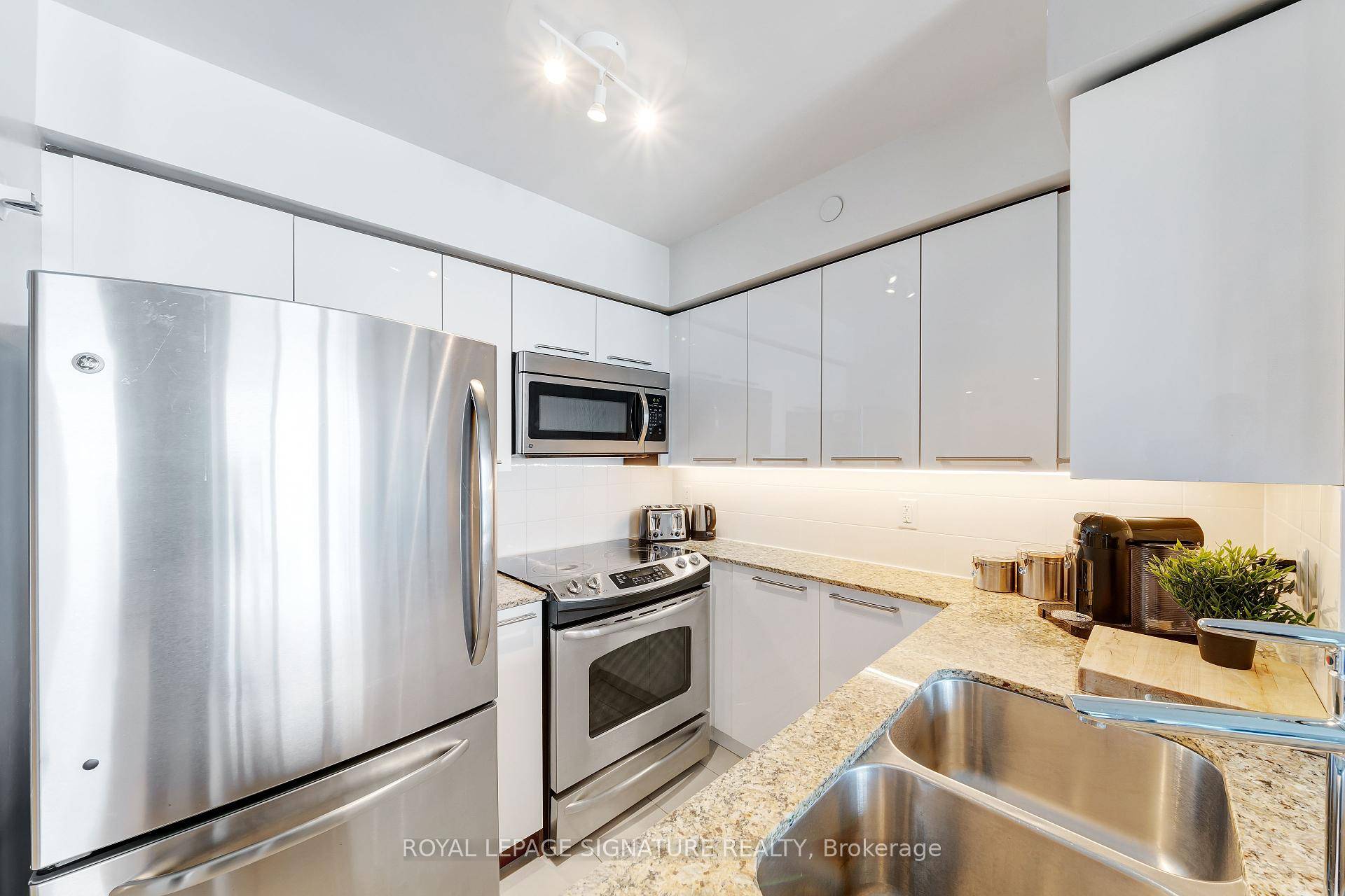 Experience prime living at One Sherway !