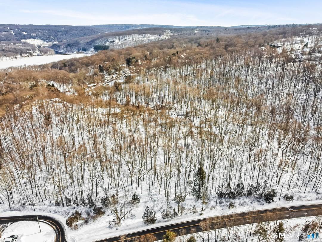 A rare opportunity to bring an entirely new cul de sac neighborhood to market in Monroe, Sun Valley Glen is a fully approved 8 lot subdivision set on 31 acres.