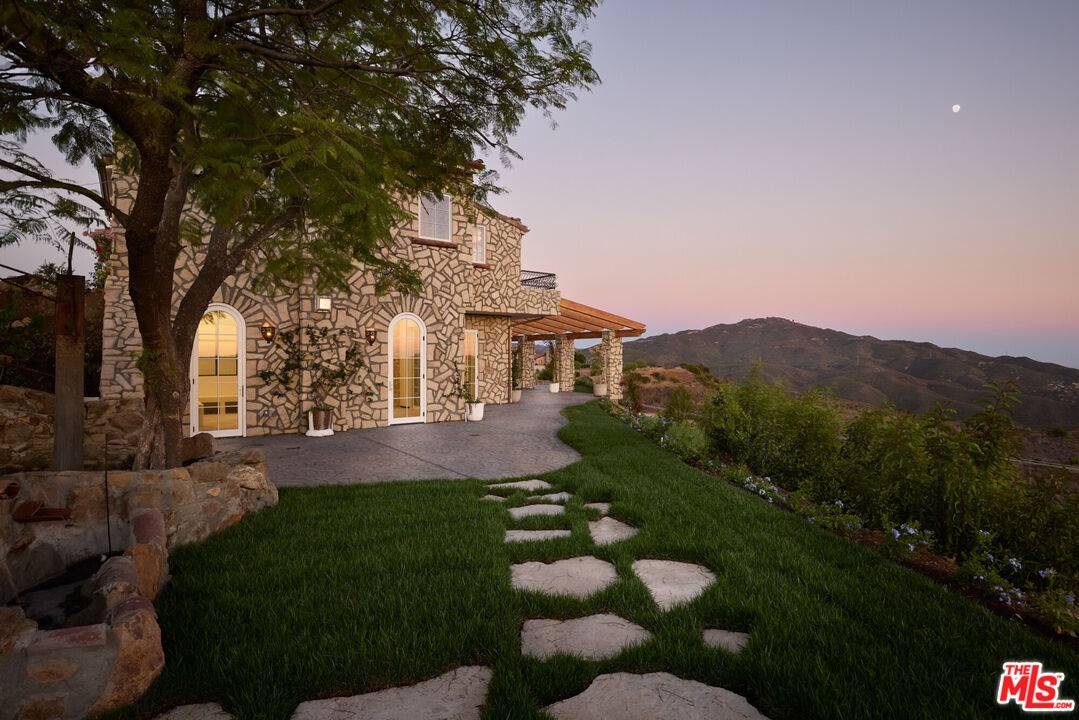 33239 Mulholland Hwy 4BR Malibu La