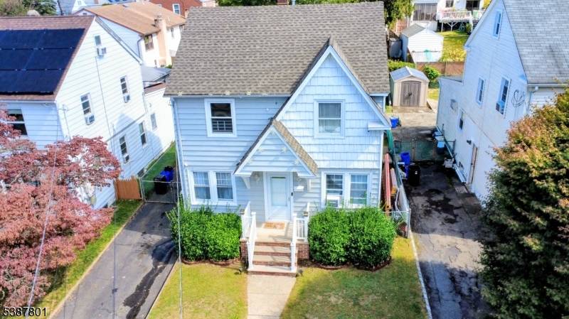 Charming Home in Prime Belleville Location Minutes to NYC !