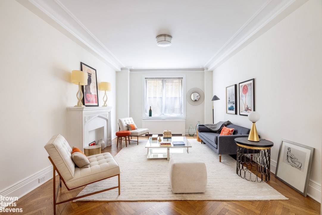 905 West End Avenue apartment 54 is a refined, prewar classic 6 of 1, 636 SF, beautifully maintained and in excellent condition.