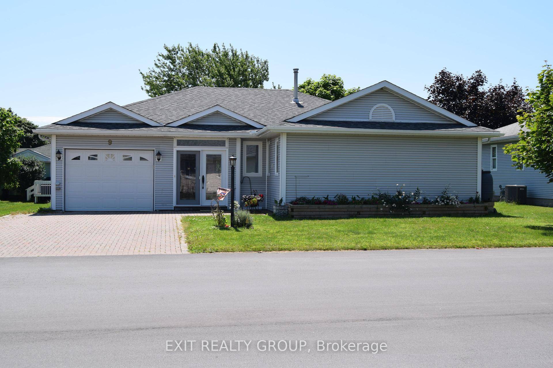 Welcome to your 2 bedroom, 2 bathroom leasehold residence in Wellington on the Lake, a premier adult community in Prince Edward County.
