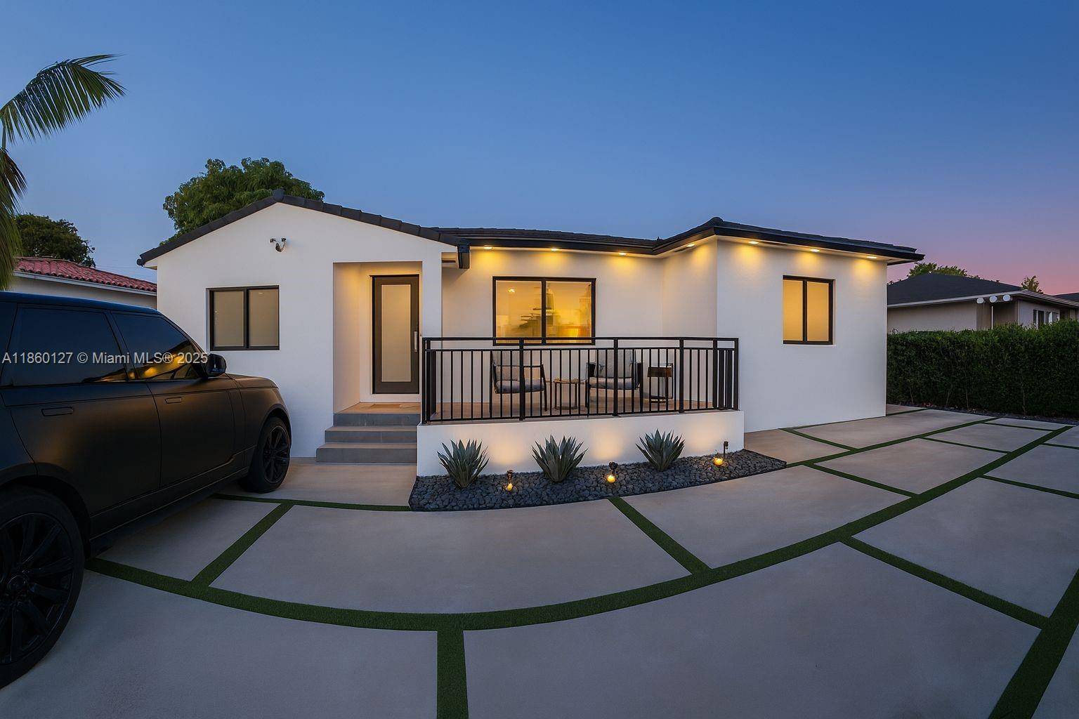 Welcome to this turnkey property located in the highly desirable Coral Gables area.