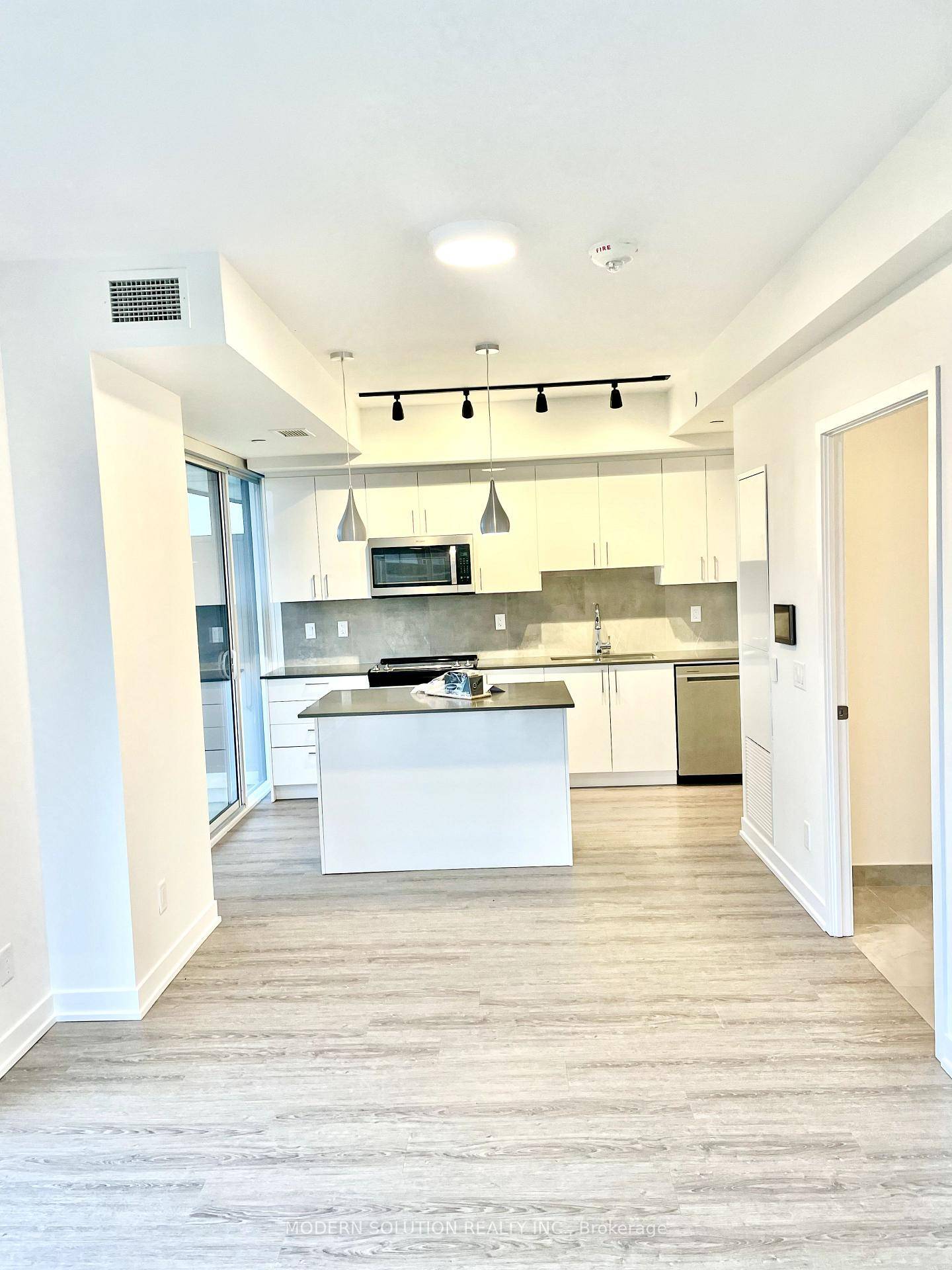 Offering 1 month RENT FREE 6 months FREE parking !