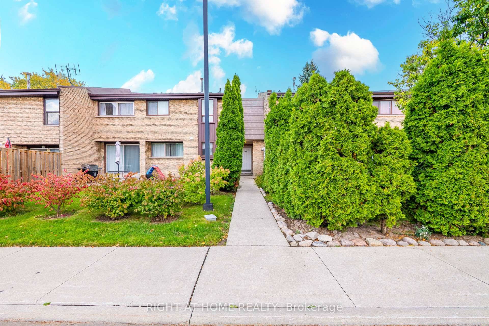 Great Location, Won't last long, Condo Townhouse in a Family Oriented Neighbourhood.