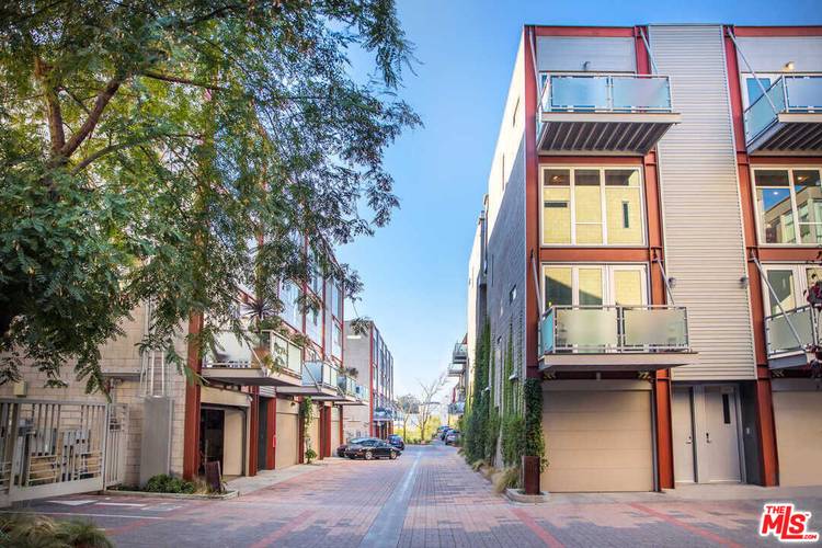 3450 Cahuenga Blvd 2BR Hollywood Hills East La