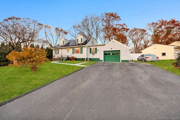 For Sale Beautiful Single Family Home in Bridgeport's Desirable North End !