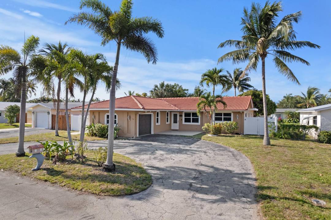 Coastal living at its finest !